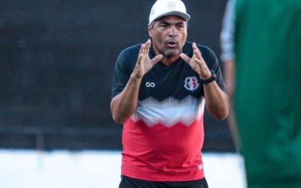 Coruripe anuncia a contratação do técnico Roberto de Jesus