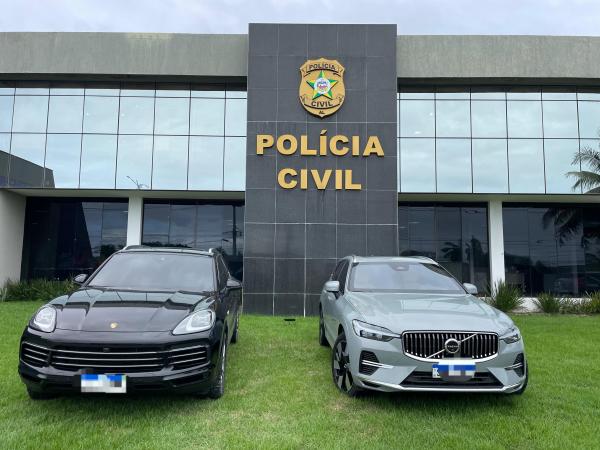 Polícia apreende carros de luxo e até uma lancha de influencers alagoanos suspeitos de promover 'Jogo do Tigrinho'