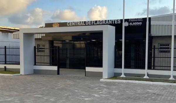 PM prende mulher por furtar supermercado no bairro da Ponta Verde, em Maceió