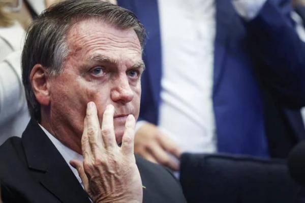 PF decide indiciar Bolsonaro nos inquéritos das joias e das vacinas