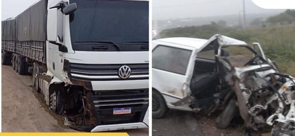 Colisão entre carro e carreta deixa dois homens feridos na BR-423 em Delmiro Gouveia