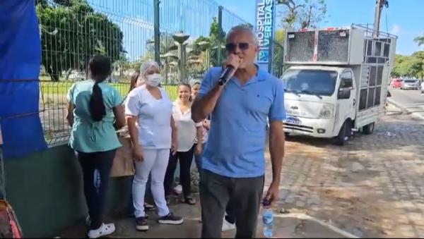Enfermeiros do Hospital Veredas protestam em Maceió e cobram salários atrasados