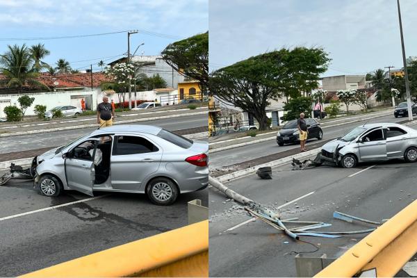 Motorista perde o controle do carro e derruba poste após subir em canteiro, em Jacarecica 