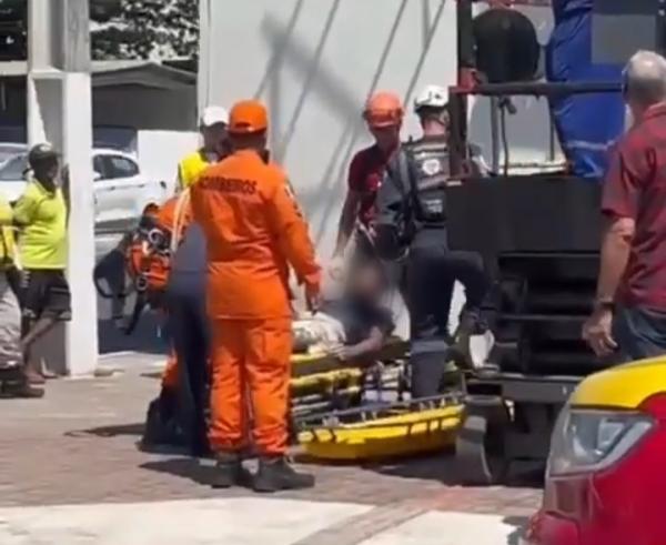 [VÍDEO]: Trabalhador sofre descarga elétrica em cima de andaime, no Jaraguá 