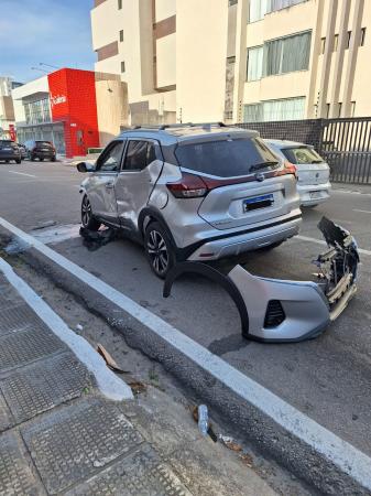 Acidente entre dois carros deixa três pessoas feridas na Jatiúca