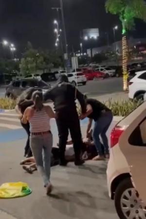 [Vídeo] Mulheres são flagradas em briga generalizada em shopping de Maceió 