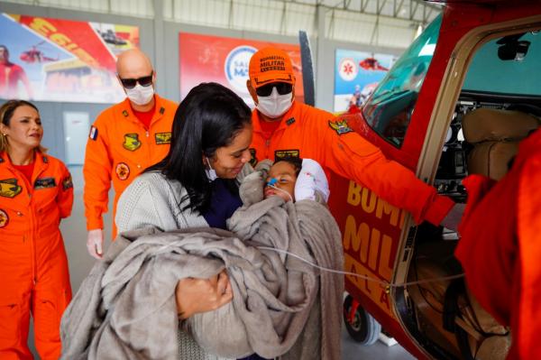 Menino de 3 anos que se afogou em Maceió é transferido para Brasília