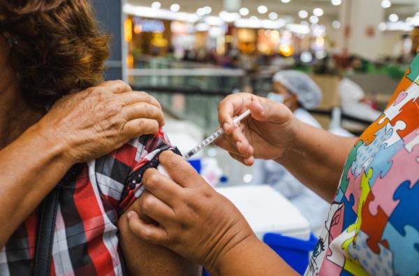 Confira o novo horário de funcionamento do ponto de vacinação do Maceió Shopping