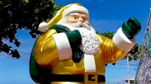 Balneário Camboriú troca cor do Papai Noel: roupa amarela e saco verde