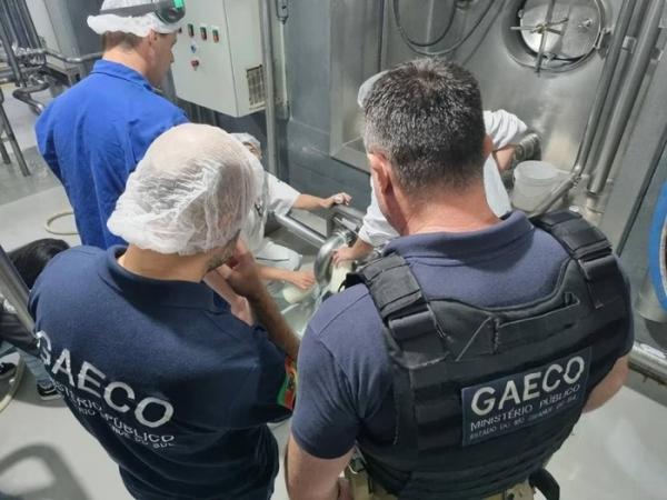 Fábrica adulterava leite com soda cáustica e água oxigenada, diz MPRS