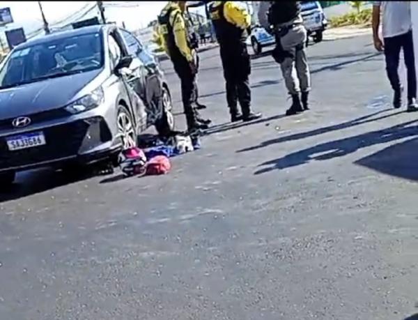 Acidente entre moto e carro deixa dois feridos e causa congestionamento na Av. Gustavo Paiva