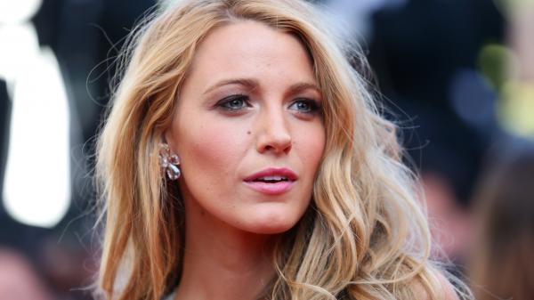 Autora presta apoio a Blake Lively após atriz acusar Justin Baldoni de assédio