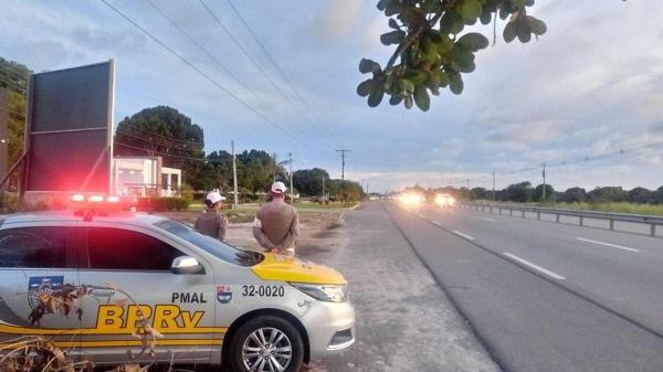 Motorista fura blitz, atropela policial e causa acidente em Lagoa da Canoa