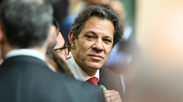 Haddad desmente fake news criadas sobre taxação de Pix, compra de dólares e pets