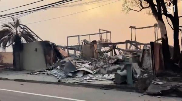 Novo foco de incêndio em Los Angeles se aproxima das casas de celebridades