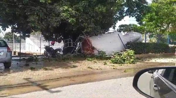 VÍDEO: Caixa d'água tomba próximo a escola estadual em Arapiraca