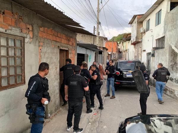 Polícia Civil prende mais de 20 pessoas em operação contra grupos criminosos em Alagoas