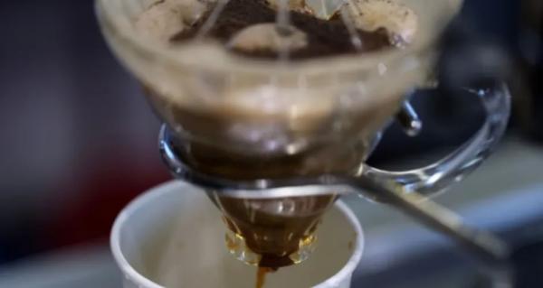 Preço do café dispara, bate recorde e tem maior valor em quase 50 anos