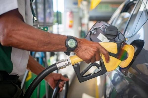 Com alta do ICMS, gasolina e diesel ficam mais caros a partir deste sábado; veja valores