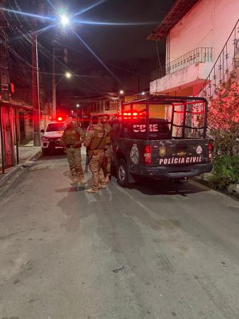 Suspeito de envolvimento em assalto que terminou com policial baleado morre em confronto com a polícia em Maceió