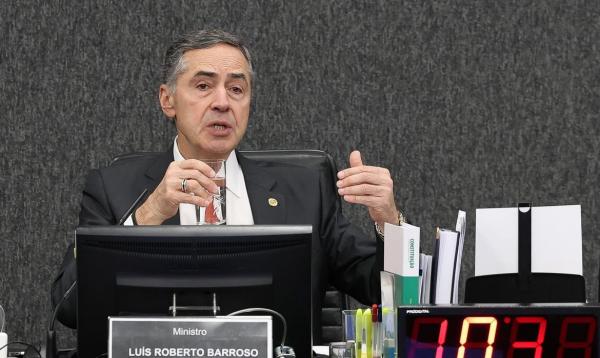 Barroso diz que não é justo criticar STF por cumprir Constituição