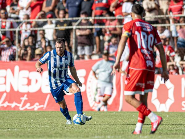 Com dois gols, Penedense vence CSA e é o novo líder do Campeonato Alagoano