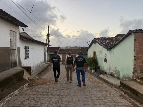 Operação da Polícia Civil prende autores de triplo homicídio em Ibateguara 