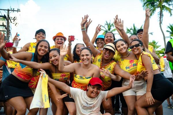 Pela 1ª vez na avenida, Paparico arrasta multidão ao som da banda Patusco