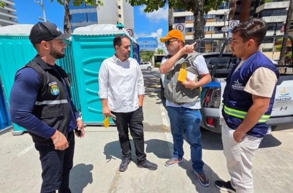 Ambulantes recebem orientações sobre ordenamento na faixa de areia da orla marítima