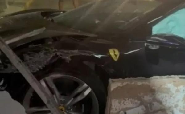 Motorista de Ferrari perde o controle de veículo e destrói fachada de restaurante em Maceió