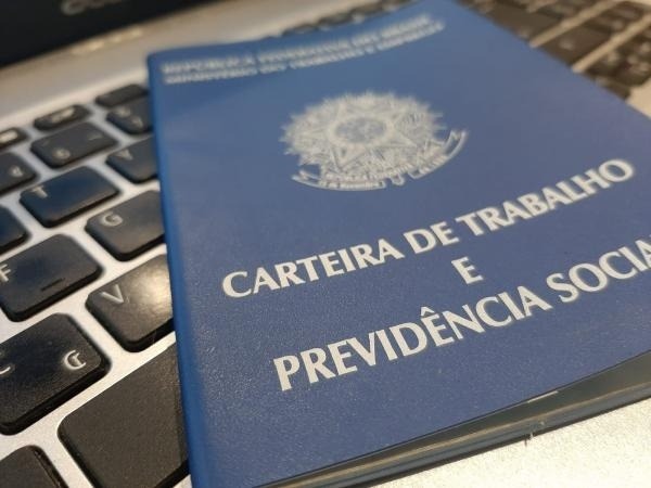 Deputada protocola na Câmara a PEC pelo fim da escala 6 x 1