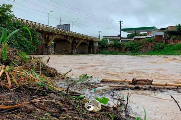 Mulher desaparece após cair no Rio Mundaú em União dos Palmares