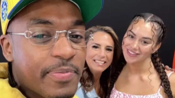 YouTuber forma trisal com a namorada e a sogra e diz não descartar engravidá-las juntas