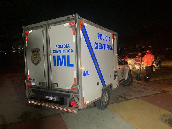 Homem é morto a tiros na frente da esposa no Jacintinho; casal estava na porta de casa 