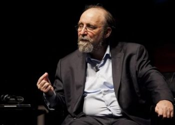 Ômicron: após lotação de UTIs, cientista alerta sobre volta às aulas