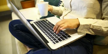 Golpes no Dia das Mães: veja como se proteger nas compras online