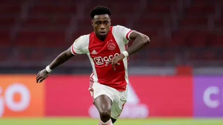 Atacante é extraditado para a Holanda para cumprir pena por narcotráfico