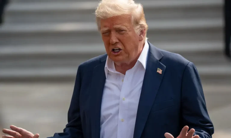 Trump é diagnosticado com insuficiência venosa crônica, diz Casa Branca