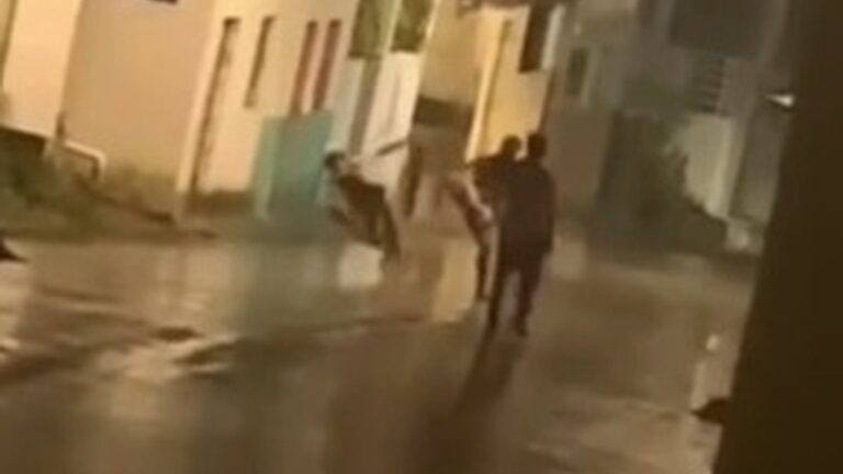 Vídeo mostra homem atacando mulher com ”voadora” no pescoço em Alagoas