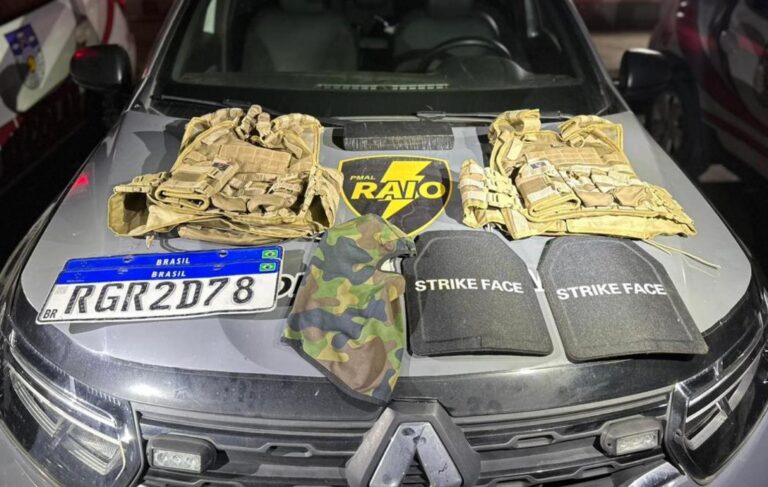 PM apreende droga, coletes balísticos e placas de veículo no Vale do Reginaldo