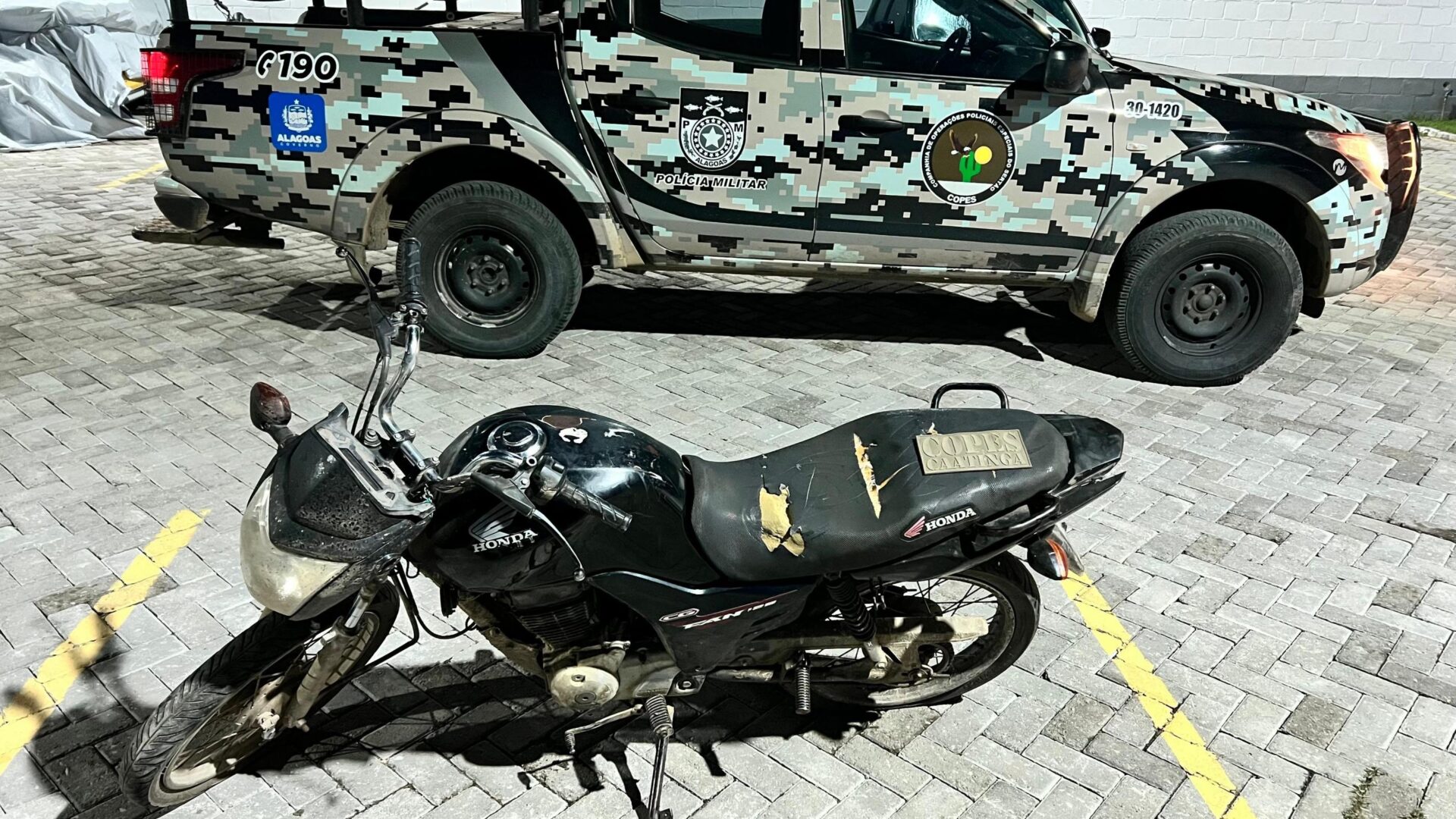 Motocicleta roubada e depois recuperada pela Polícia Militar em ações no Sertão ASCOM/PM