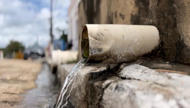 Ilha do Ferro sofre com despejo de esgoto sem tratamento no Rio São Francisco